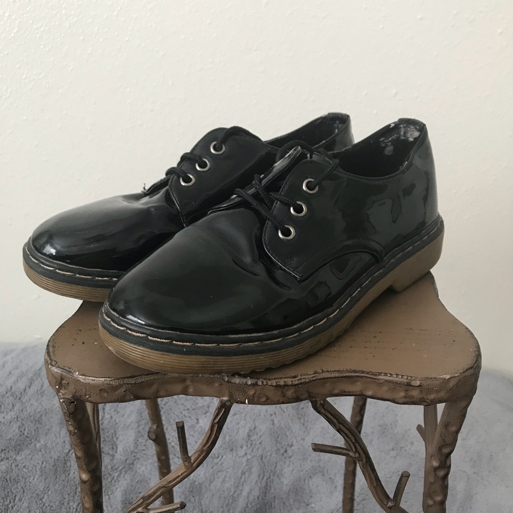 SOLD ✨Shiny Oxford Clunkers